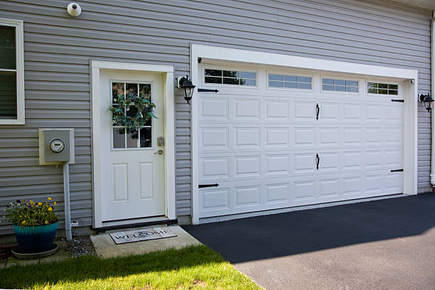 24/7 Emergency Garage Door Panel Replacement experts in Clear Lake, SD